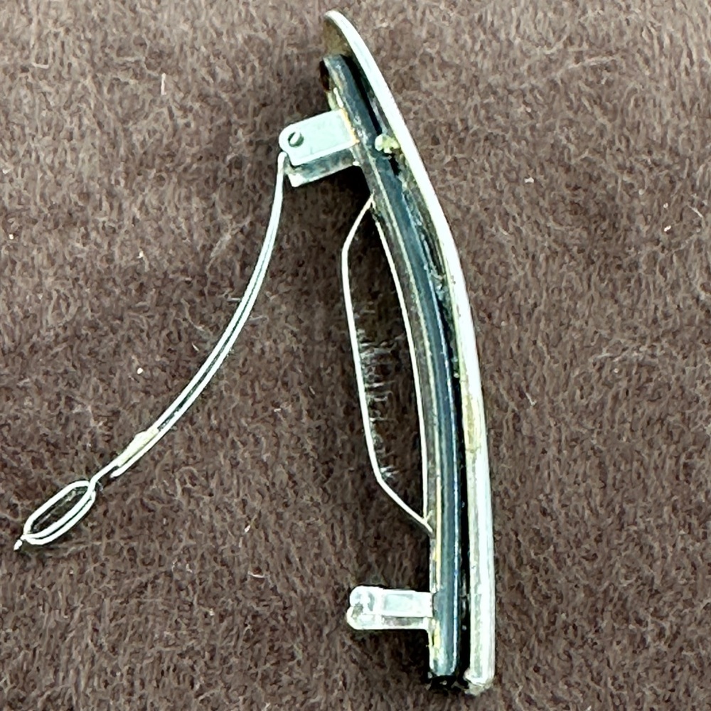 Elegant Silver Floral Hair Clip - Picture 2 of 4